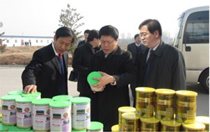 長治市委書記馬天榮（中），沁縣縣委書記盧展明（右）